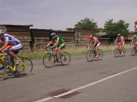 Il gruppo procede alle spalle della fuga