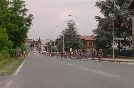 Il gruppo all'inseguimento